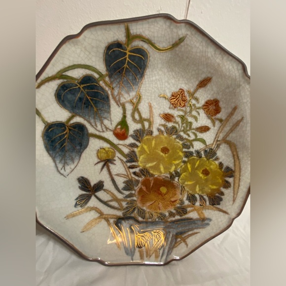 Vintage 19th Century Japanese Crackle-Glazed, Hand-Painted Porcelain 10” Plate - Picture 2 of 5
